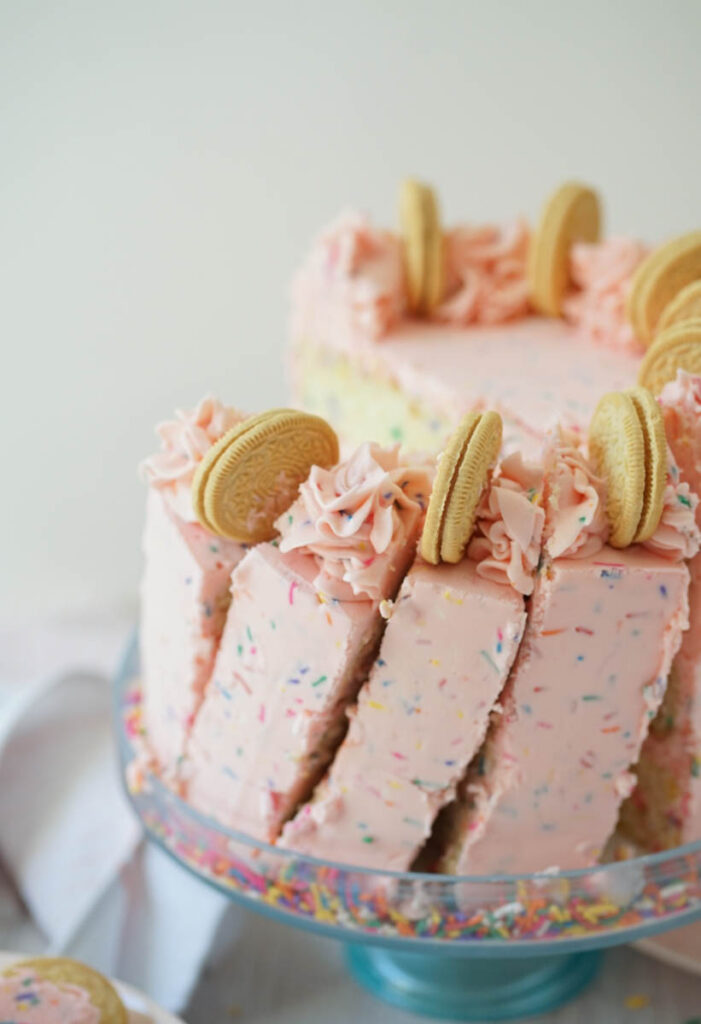 pink cake, oreo