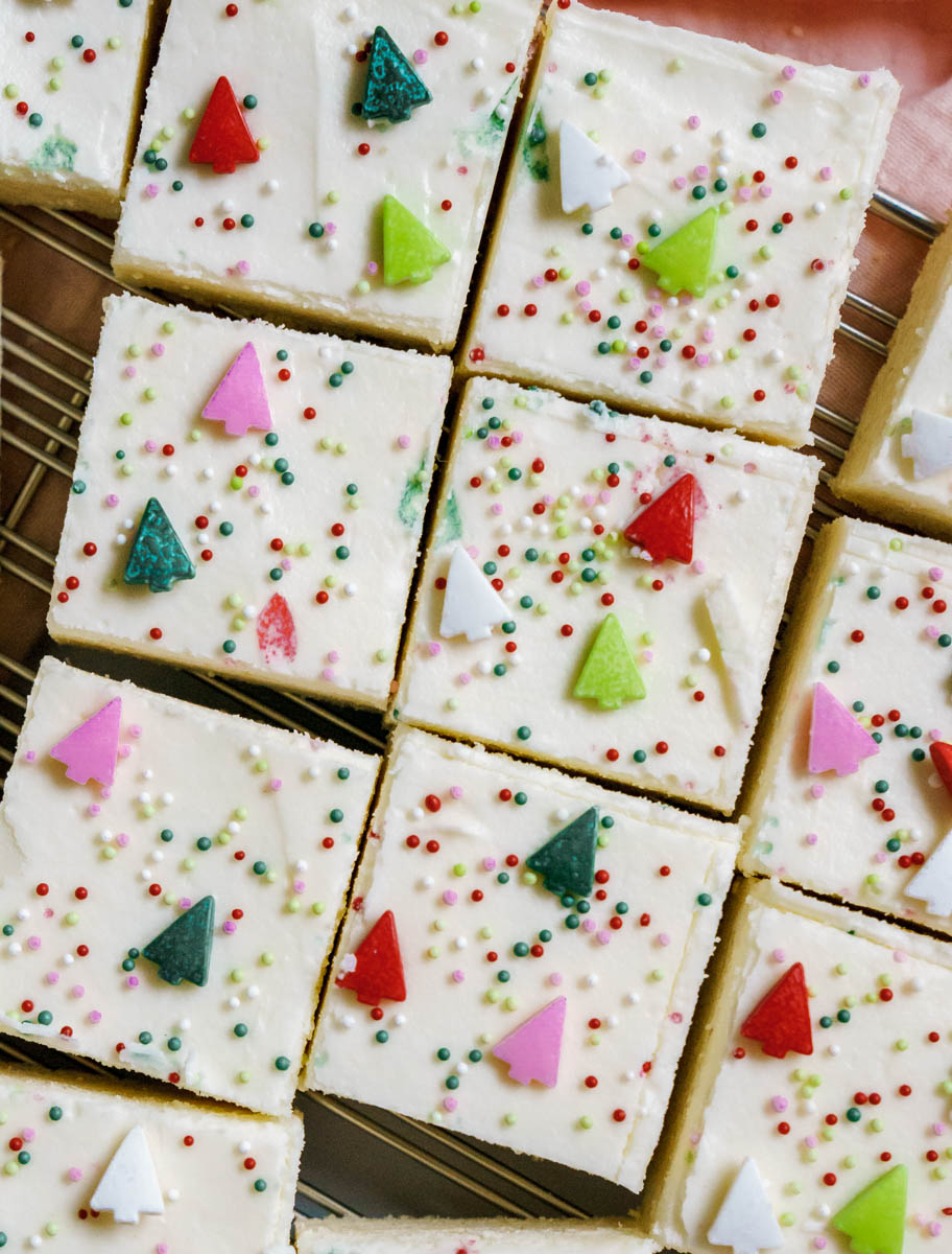 Christmas Sugar Cookie Bars - Mama Needs Cake®