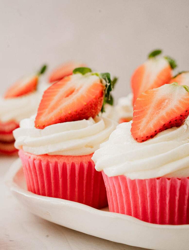 strawberry marshmallow cupcakes