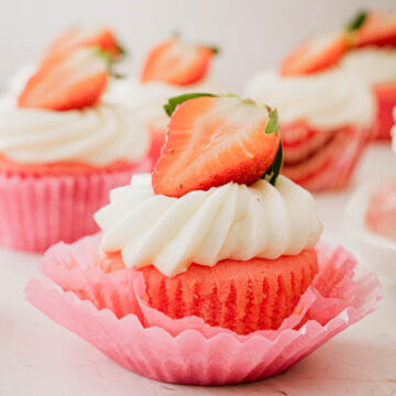 strawberry marshmallow cupcakes