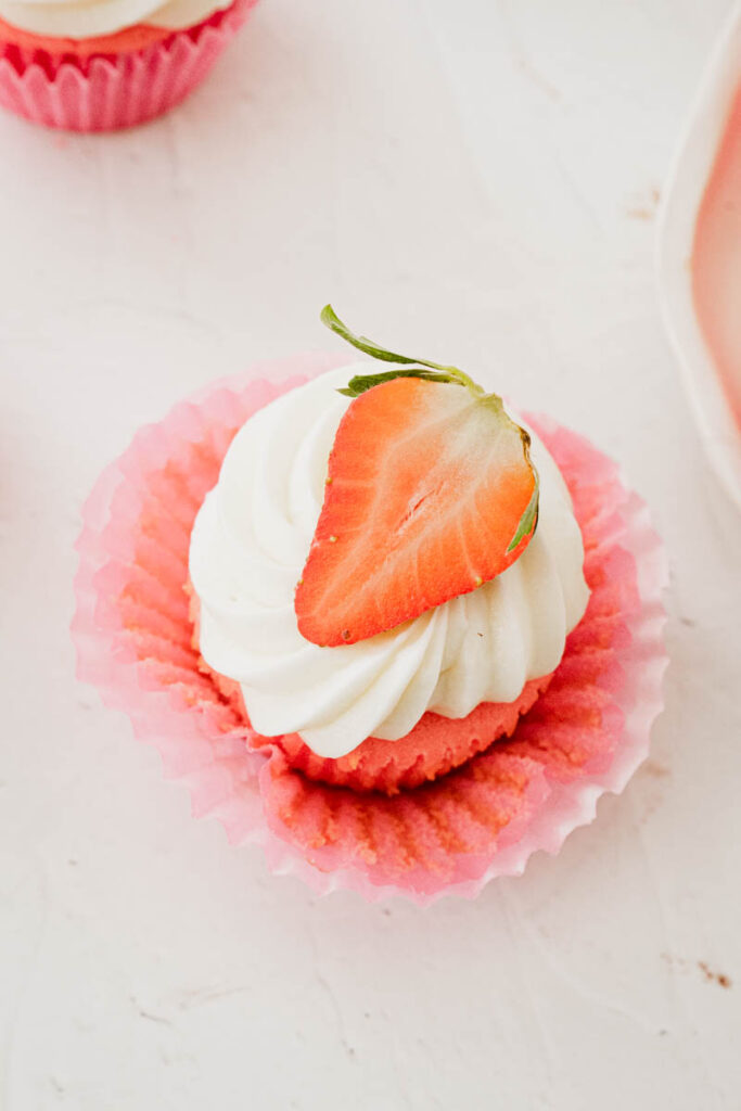 strawberry marshmallow cupcakes