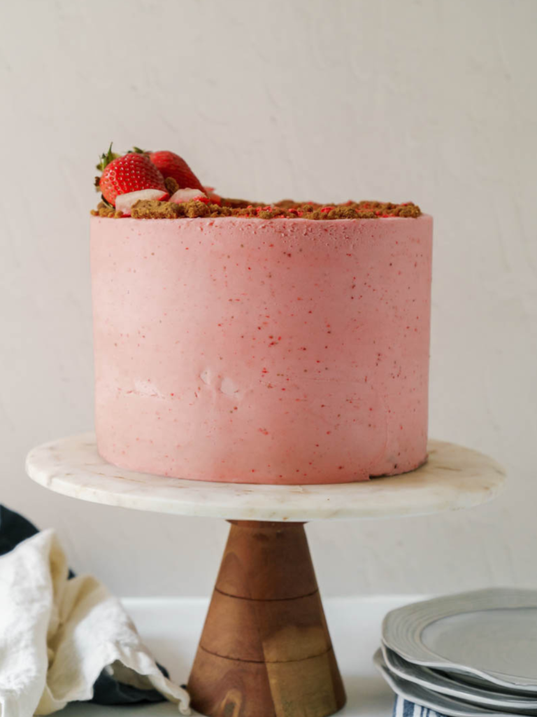 strawberry biscoff cake