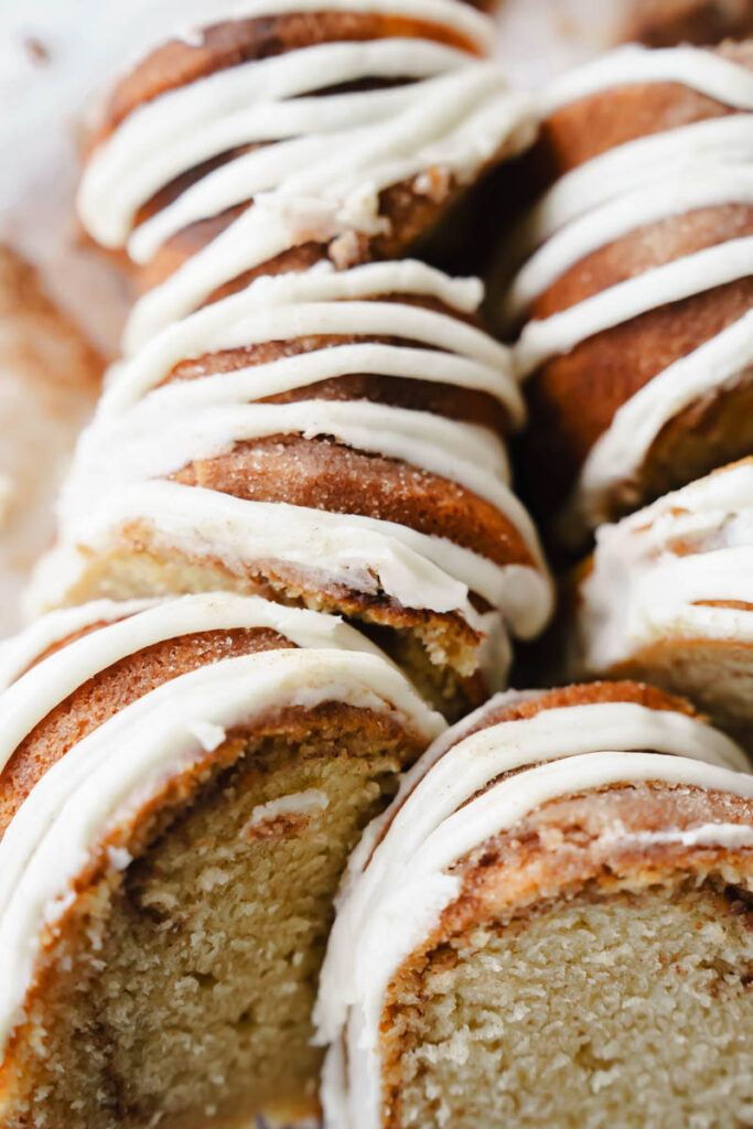 cinnamon roll bundt cake