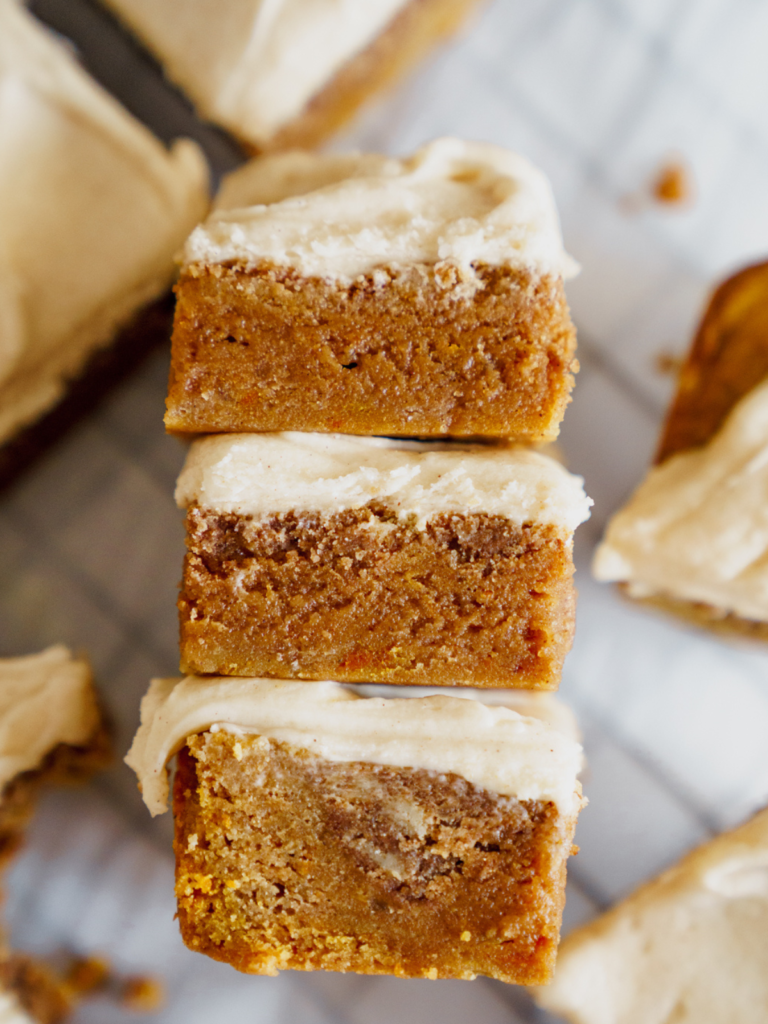 Pumpkin Cinnamon Roll Blondies