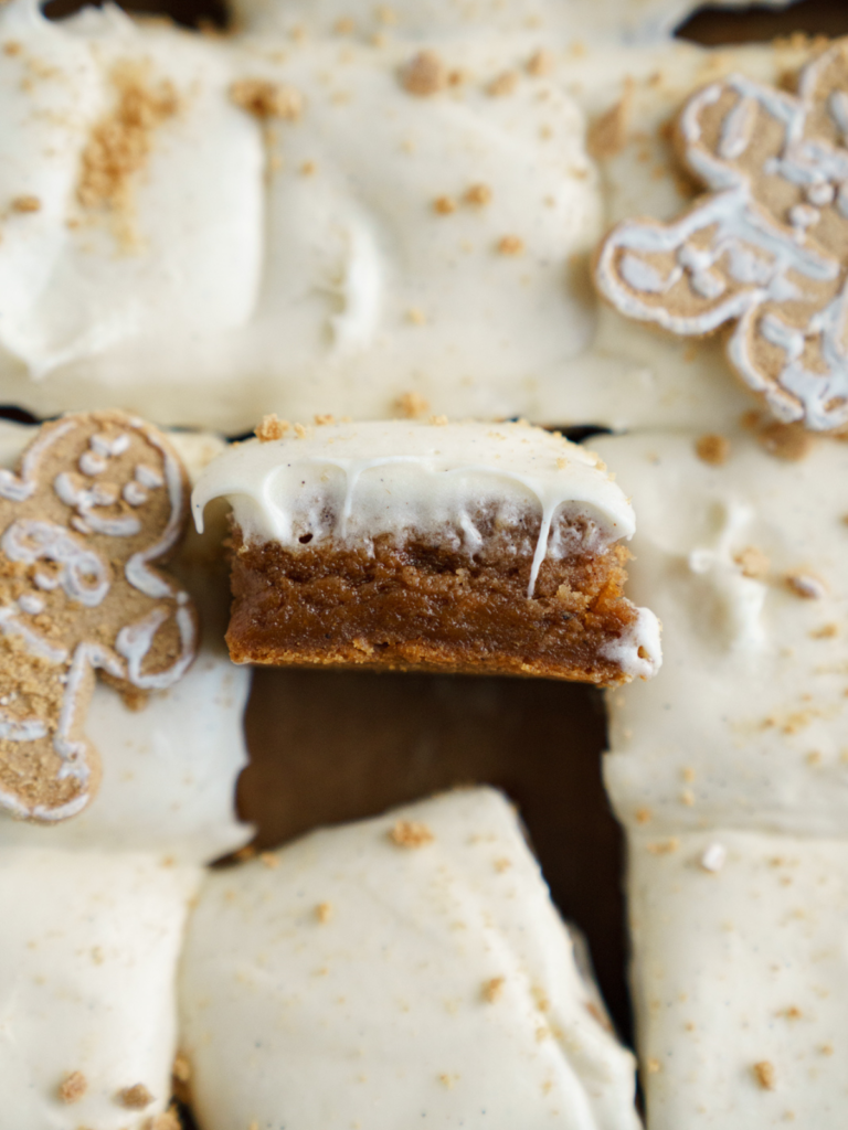 gingerbread cinnamon roll blondies