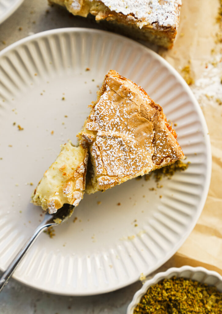 pistachio gooey butter cake